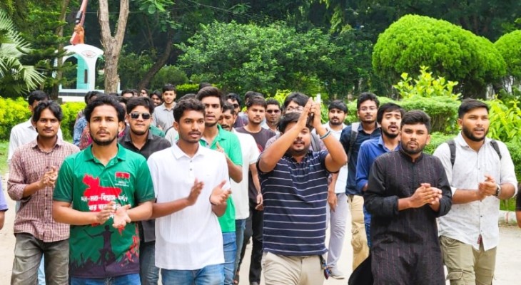 কার্যক্রম নিষিদ্ধ আওয়ামী লীগের নাশকতা-ষড়যন্ত্রের প্রতিবাদে ইবি ছাত্রদলের বিক্ষোভ